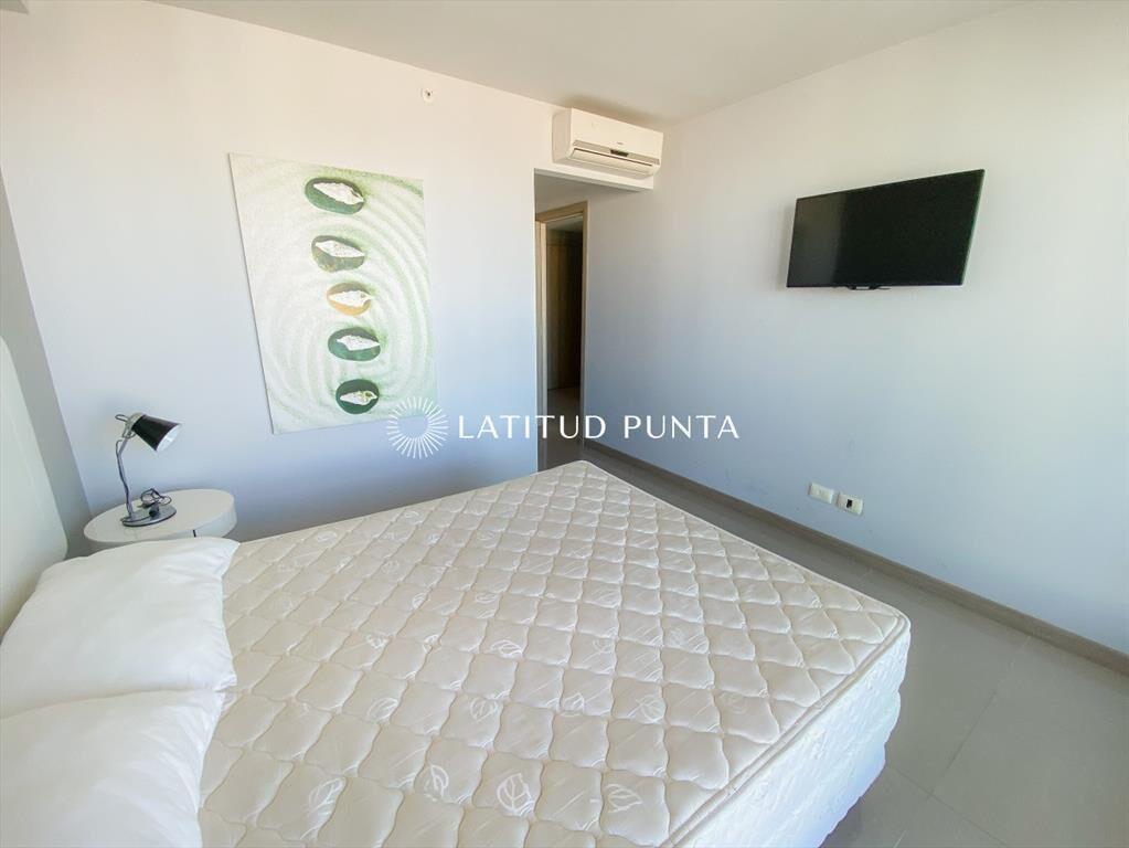 Piso alto en Brava, 1 dormitorio con vestidor, edificio Oni