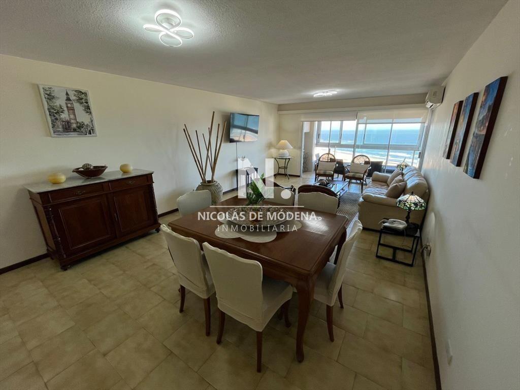 Apartamento en alquiler de 3 dormitorios en Primera Linea d
