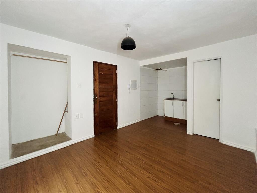Alquiler apartamento monoambiente con patio en villa muñoz