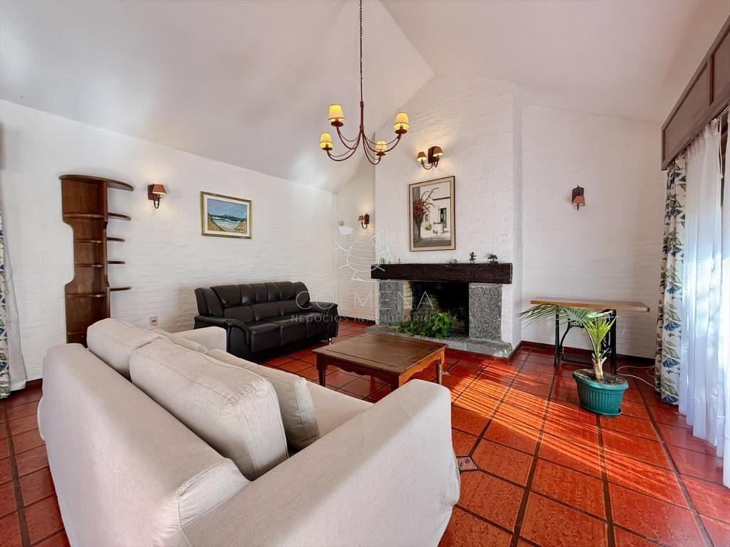 Casa en Barrio Marly con piscina