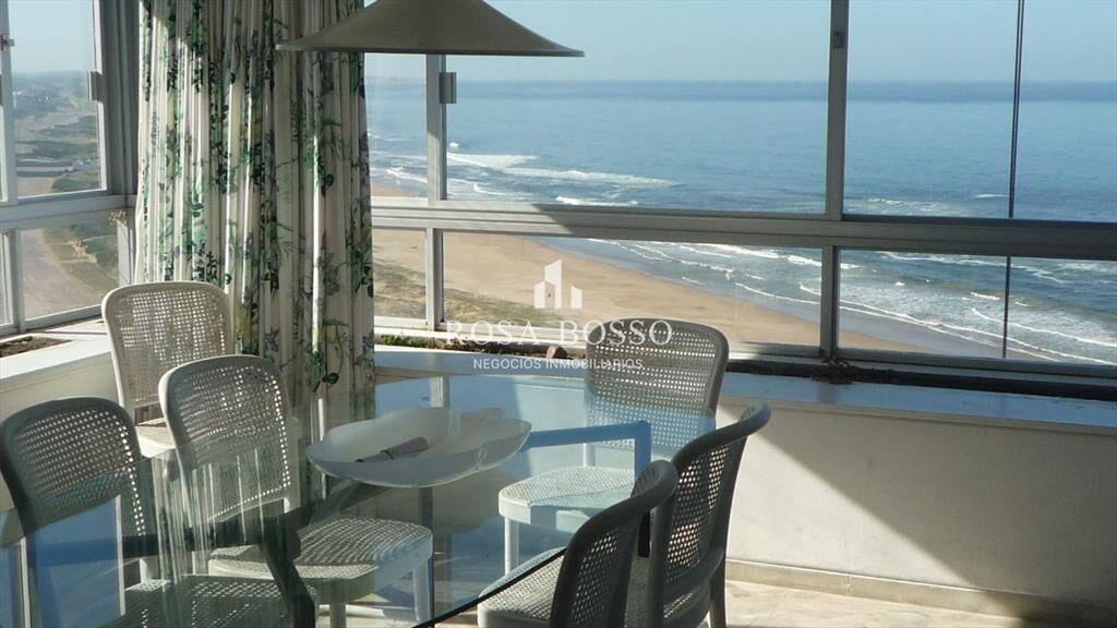 Apartamento en Brava, 3 dormitorios *