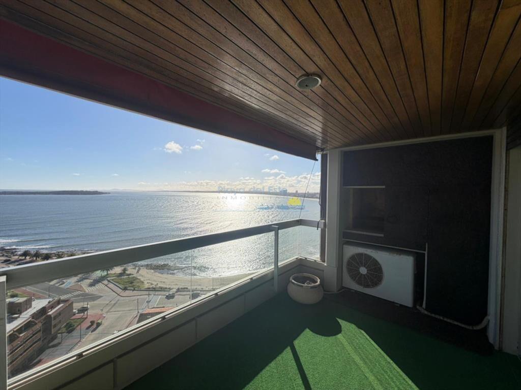 Apartamento de 2 dormitorios y servicio en anual