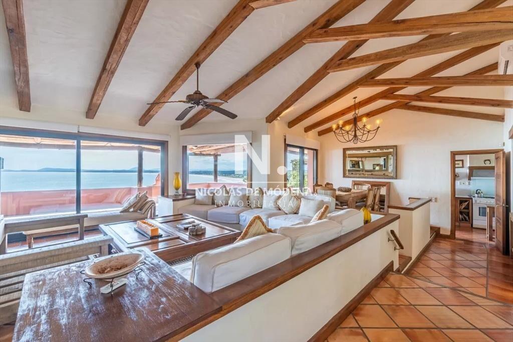 En venta apartamento de 3 dormitorios en Punta