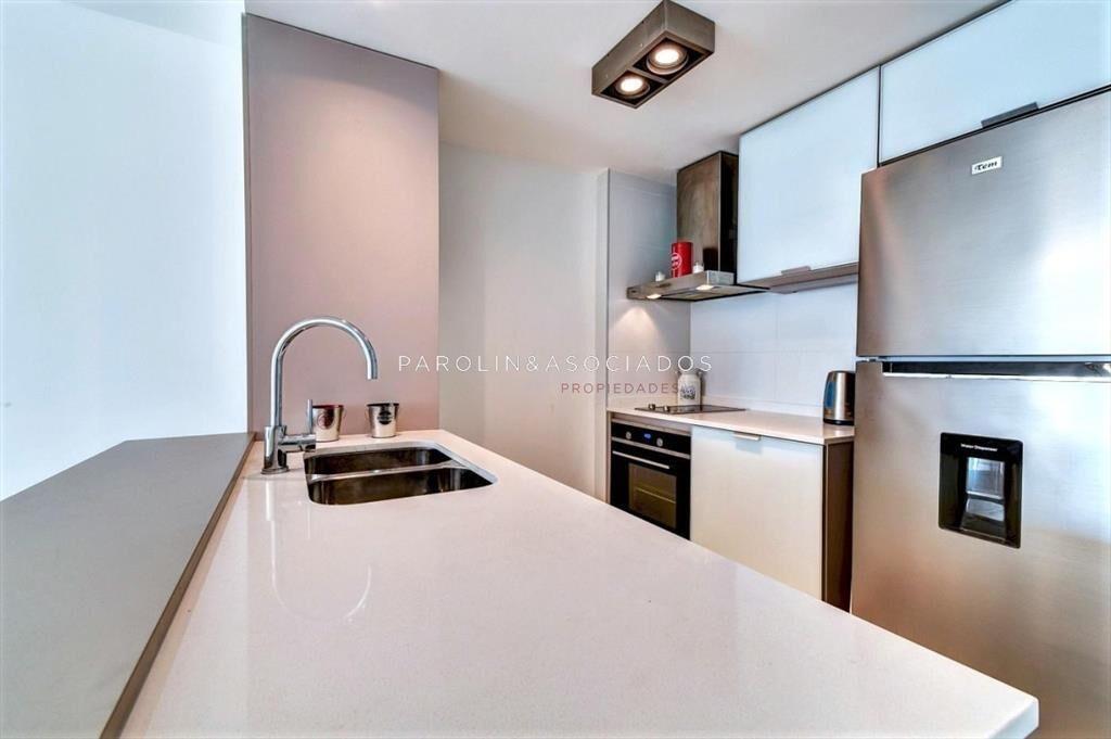 Venta de apartamento de dos dormitorios con dos