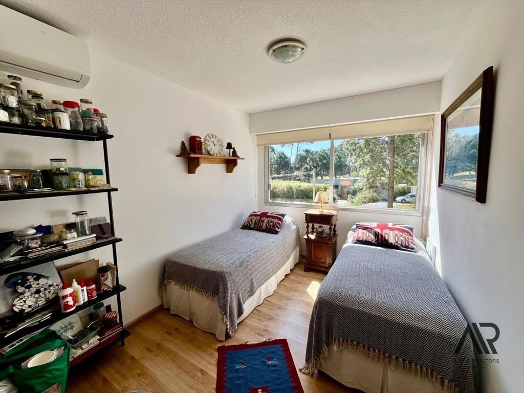 Apartamento en venta c/ cochera en Cantegril