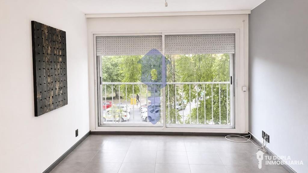 Venta apartamento 3 dormitorios 2 baños y box en tres cruc