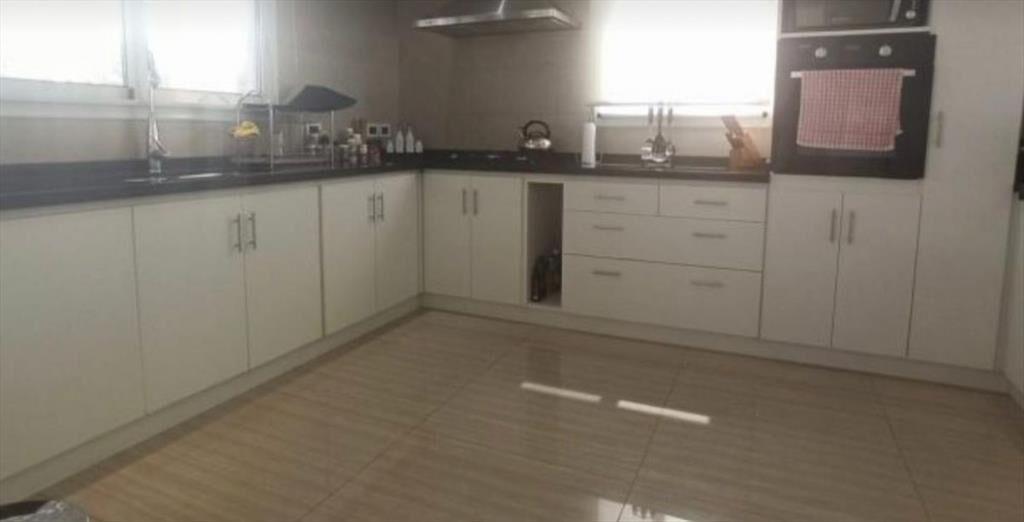 CASA EN VENTA DE 4 DORMITORIOS EN LA BARRA