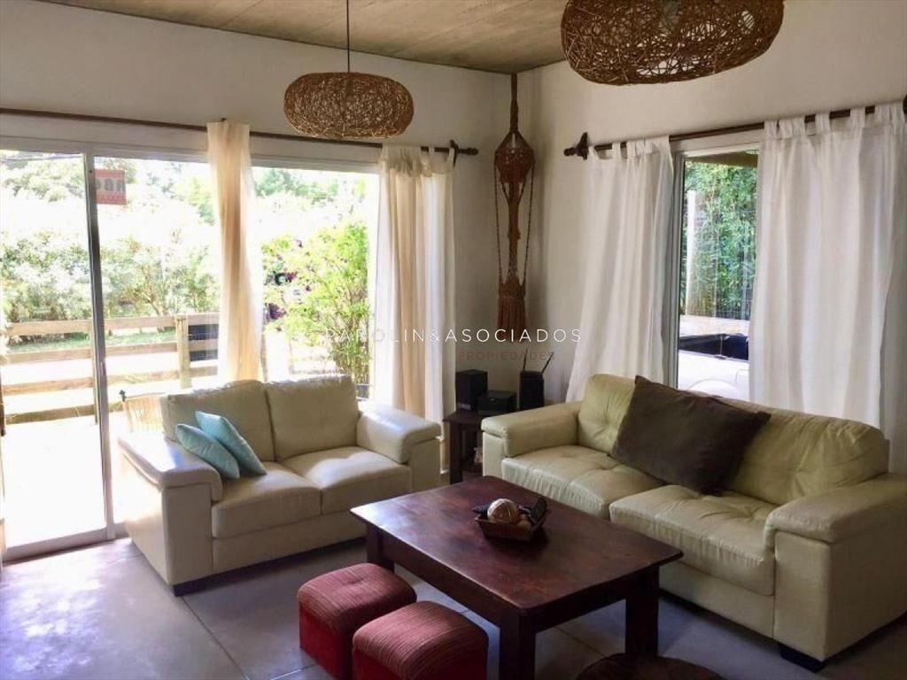 Casa en venta de 3 dormitorios en La Barra, Punta del Este.