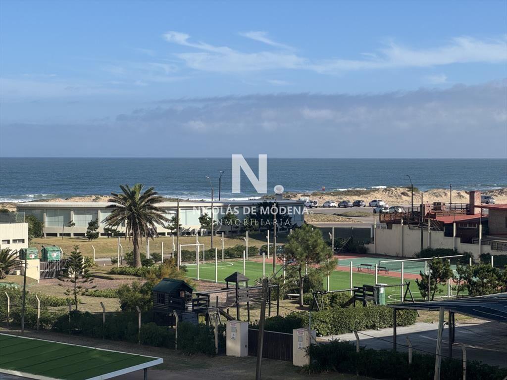 Apartamento en venta con vista directa al mar