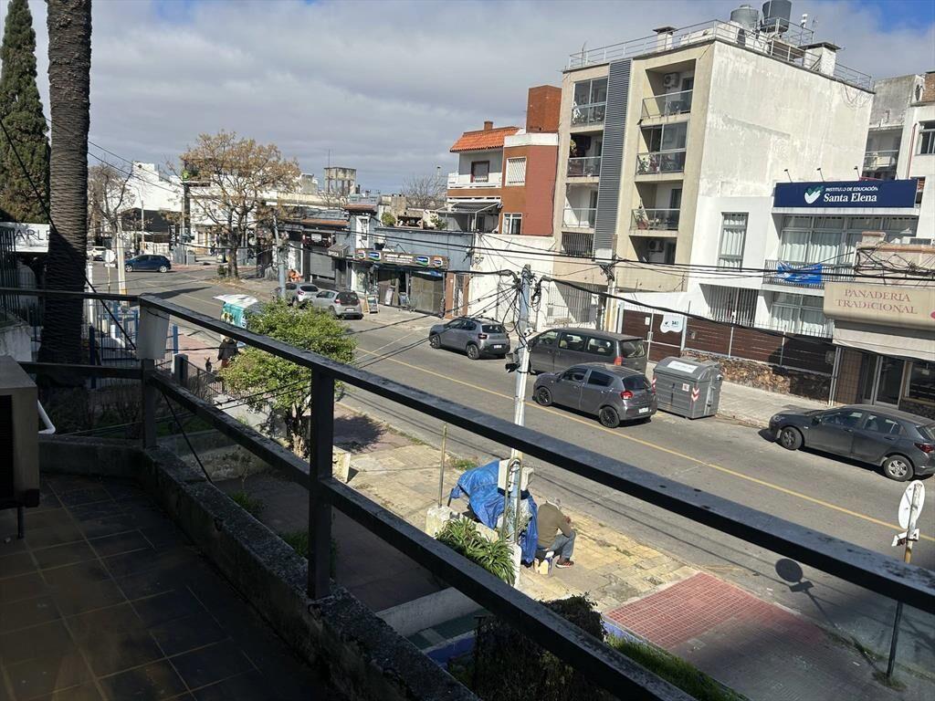 Venta de casa y 2 Locales comerciales con 188 Mts2 en Buceo