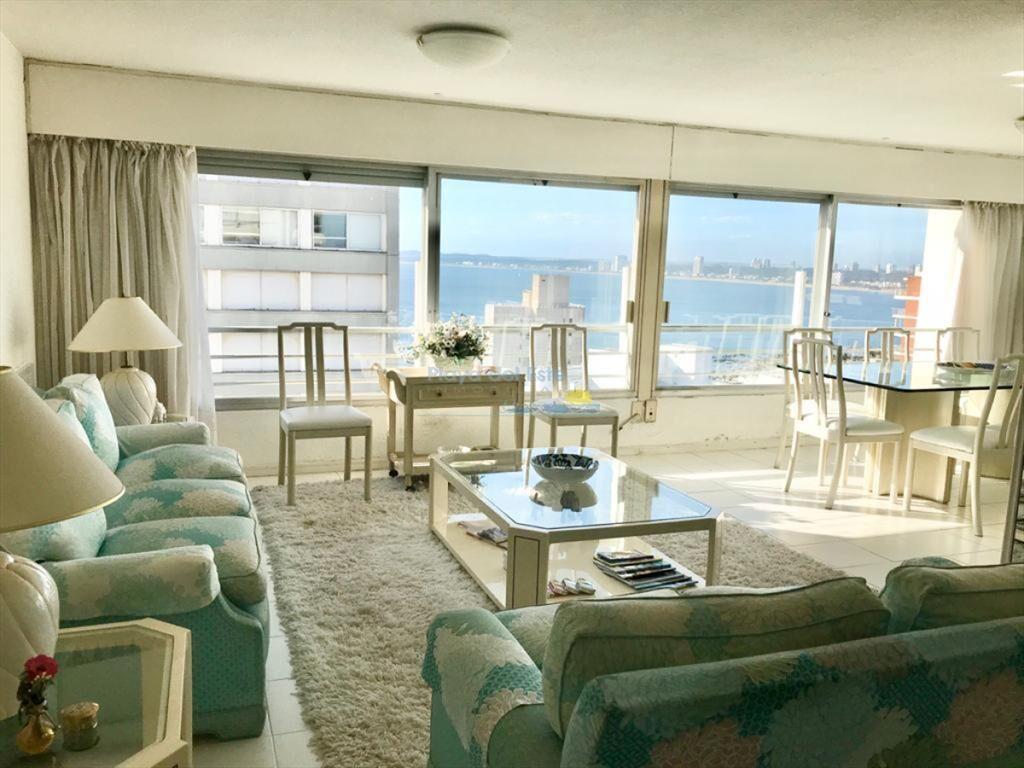 Apartamento de 3 dormitorios en Torre Verona , ,