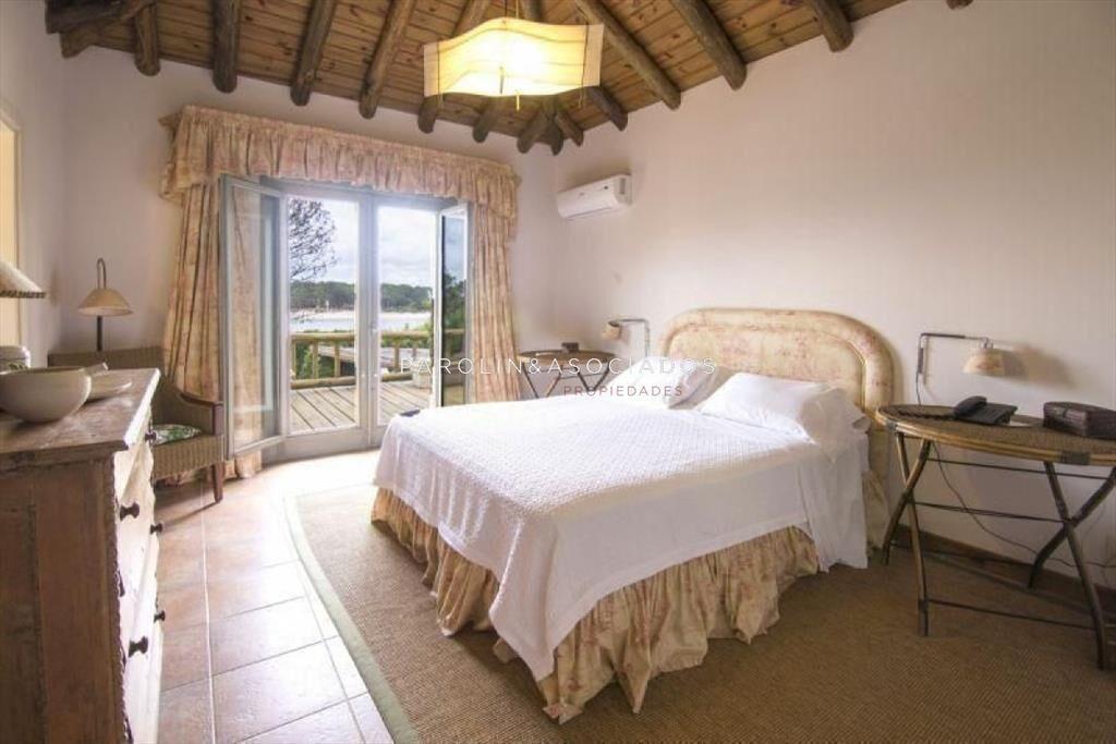CASA DE 9 DORMITORIOS EN LA BARRA, PUNTA DEL