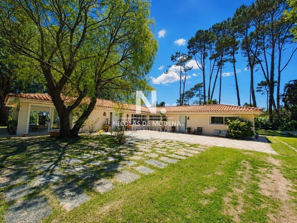 En venta casa de 5 dormitorios en Punta del Este,