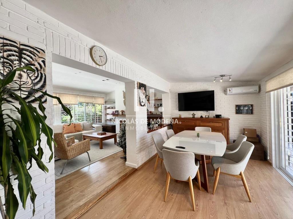 Vende Casa en Cantegril, Punta del Este de 3
