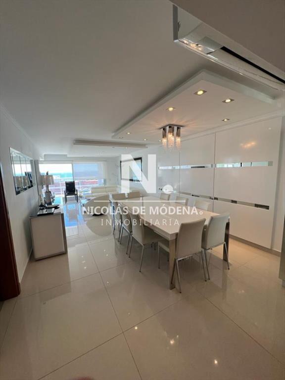 Apartamento en Venta de 3 dormitorios en Edificio