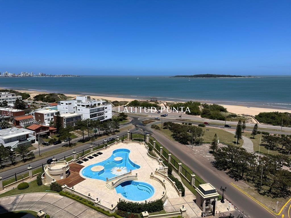 Apartamento esquinero en Le Jardin, 3 suites más