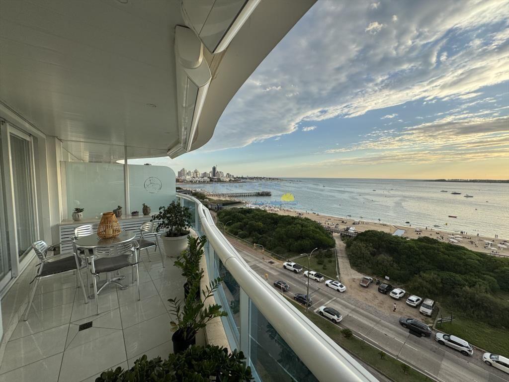 VENTA En primera línea frente al mar en playa 2
