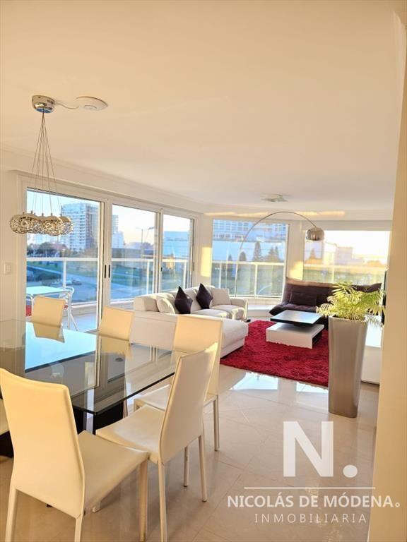 Apartamento en venta de 3 dormitorios en Punta del Este