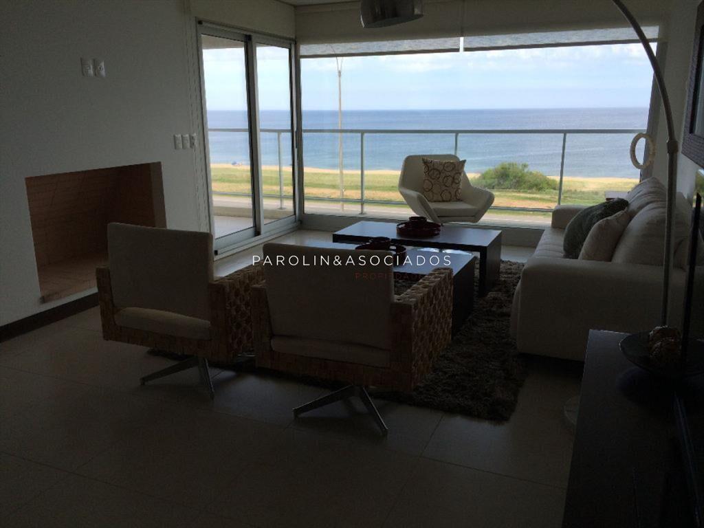 Hermoso apartamento en venta de 4 dormitorios en Ville de M