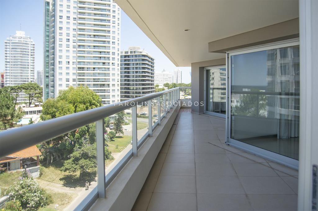 Apartamento de 3 dormitorios en Brava Biarritz,