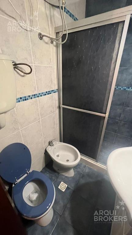Casa de dos dormitorios en  venta en Jardines del Hipódromo