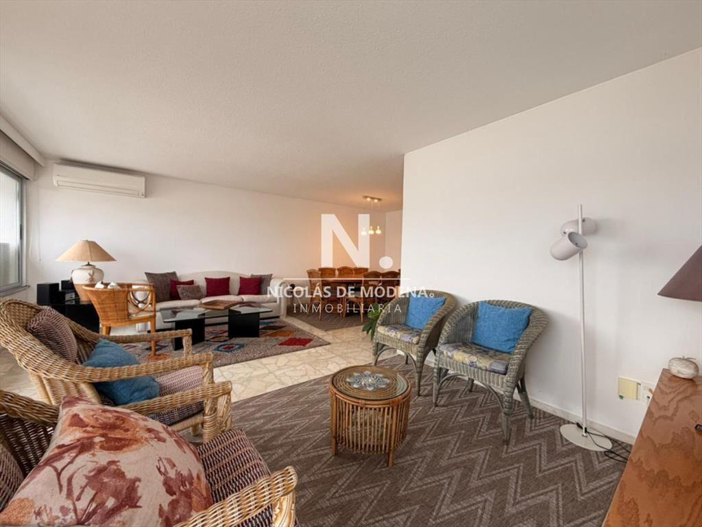 Apartamento en peninsula con vistas hacia la del