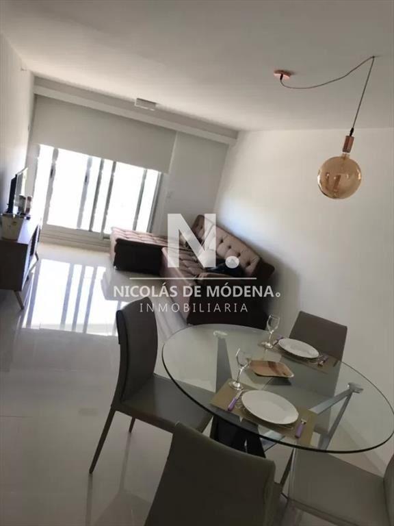 Impecable departamento, comodo e iluminado.