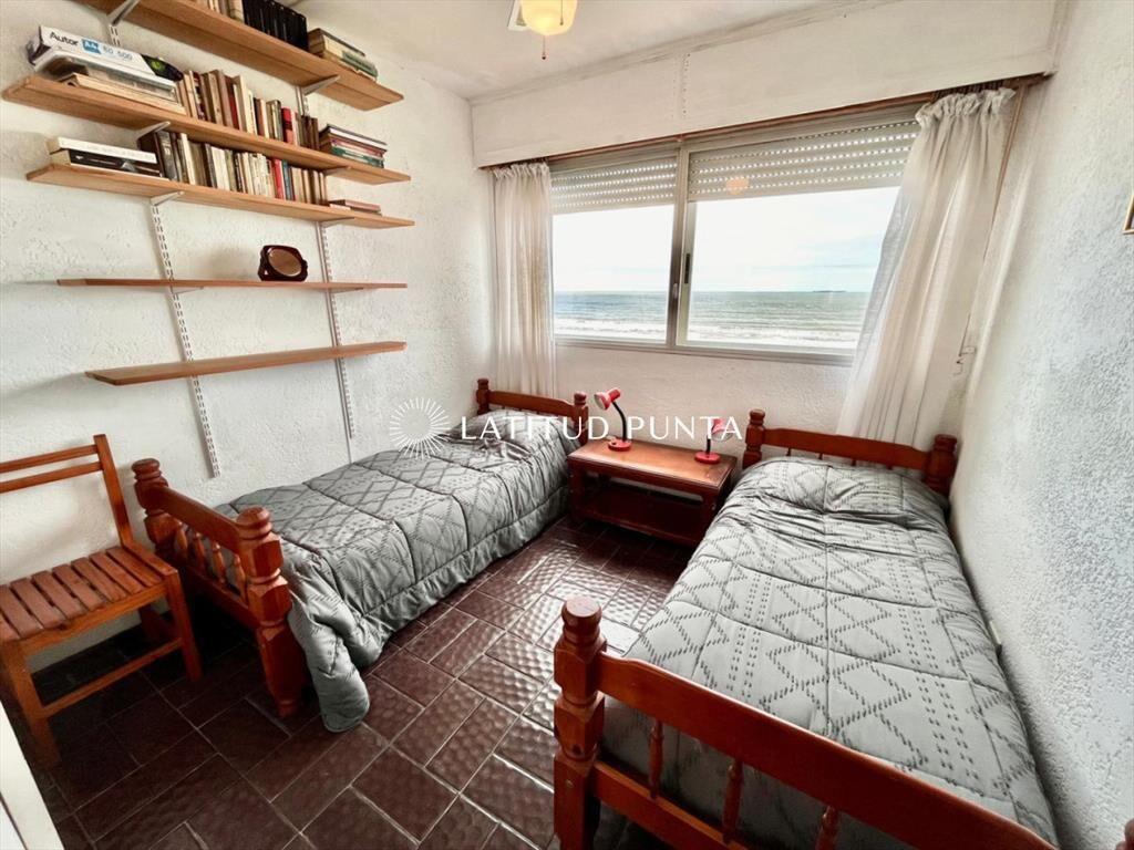 Apartamento 2 dormitorios y medio. Brava