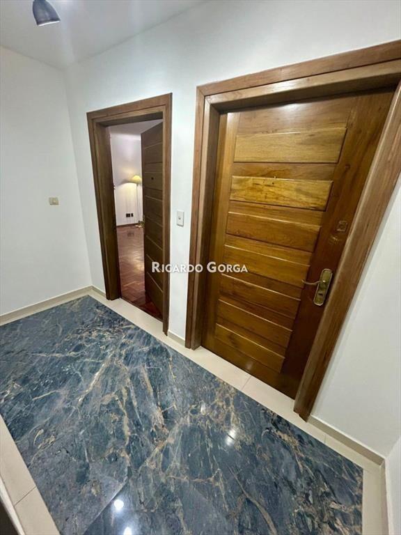 Apartamento en venta de 3 dormitorios y servicio - garaj...