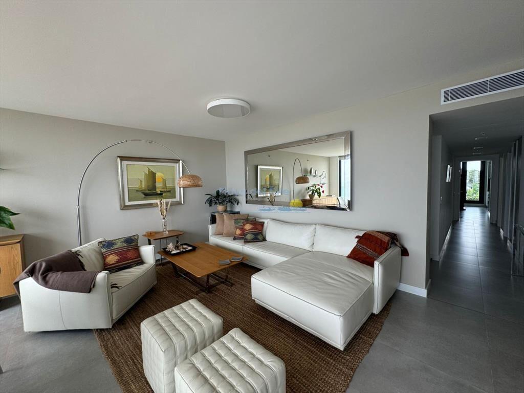 Lujoso Apartamento en Venta de 3 dormitorios en ,