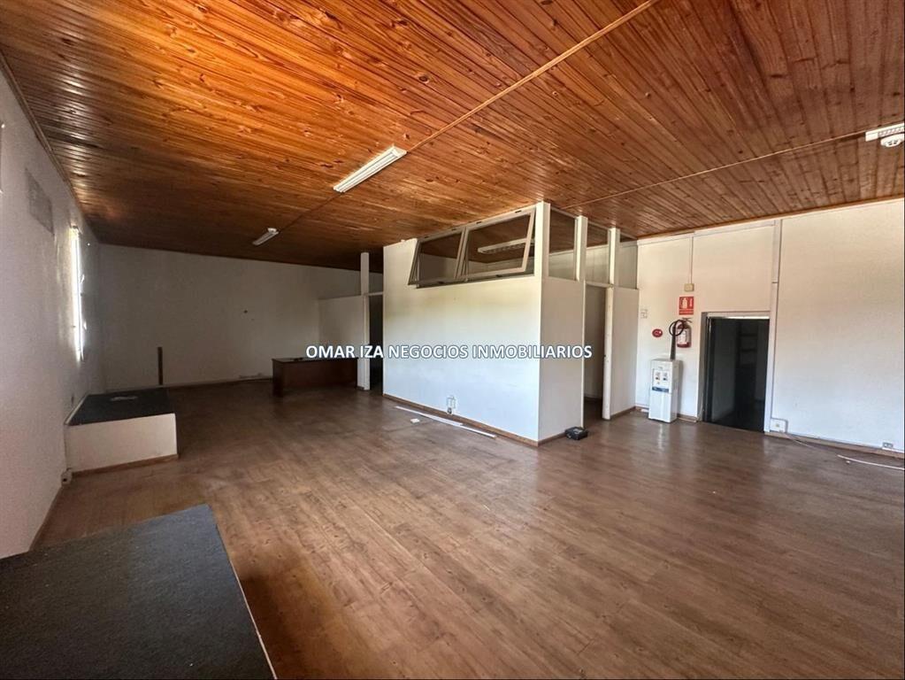 Venta local industrial Sayago, galpon para depósito con ofi