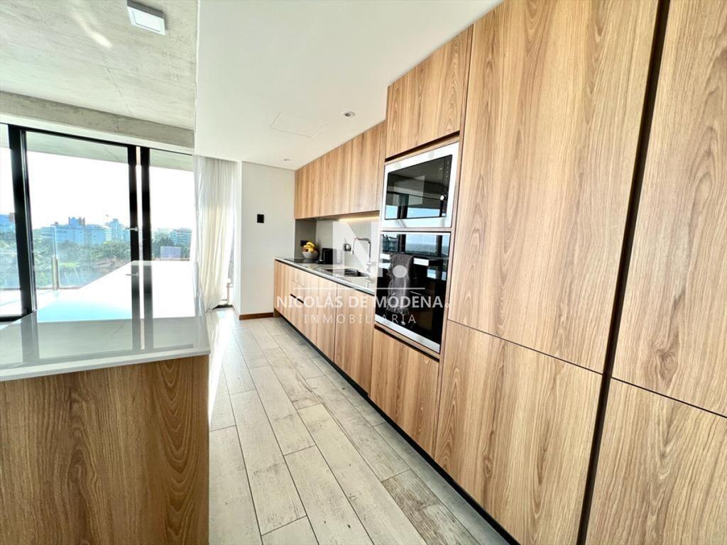 Gran apartamento en Surfside, 2 Suites + den, 226