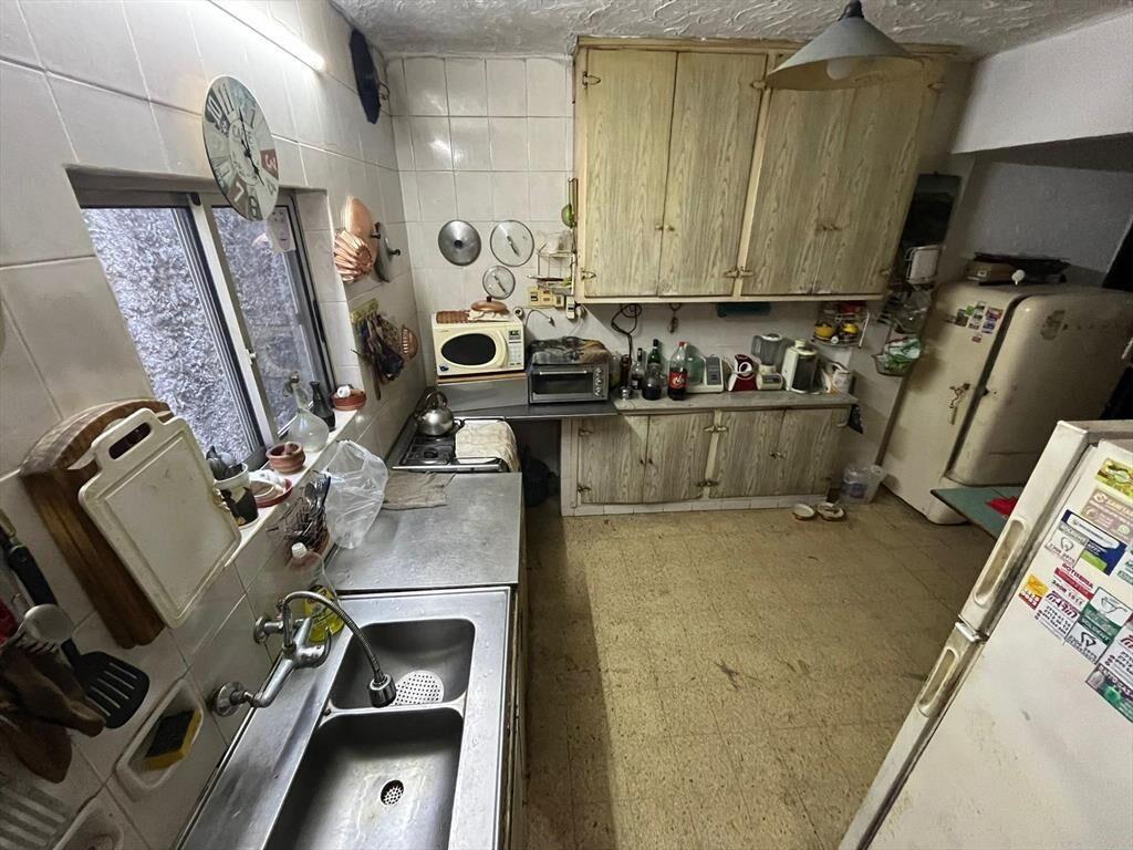 Gran casa de 10 ambientes, 4 baños, gran frente y fondo, es