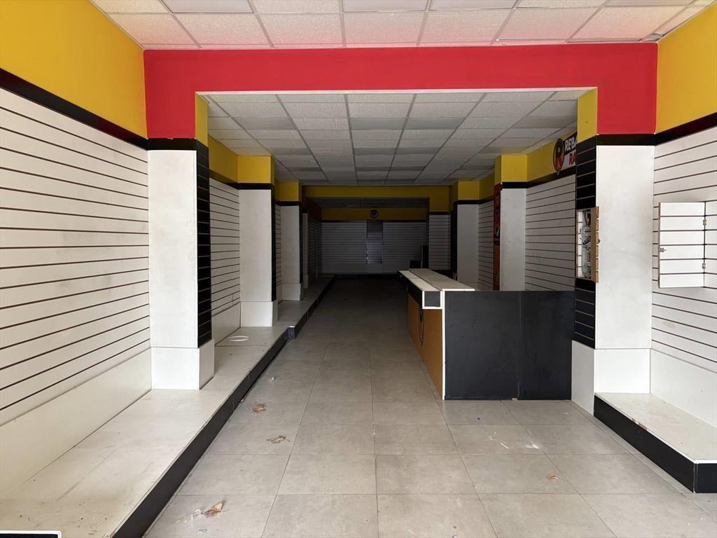 Alquiler - Local Comercial en Unión 200 m2 sobre Av. 8 de Oc