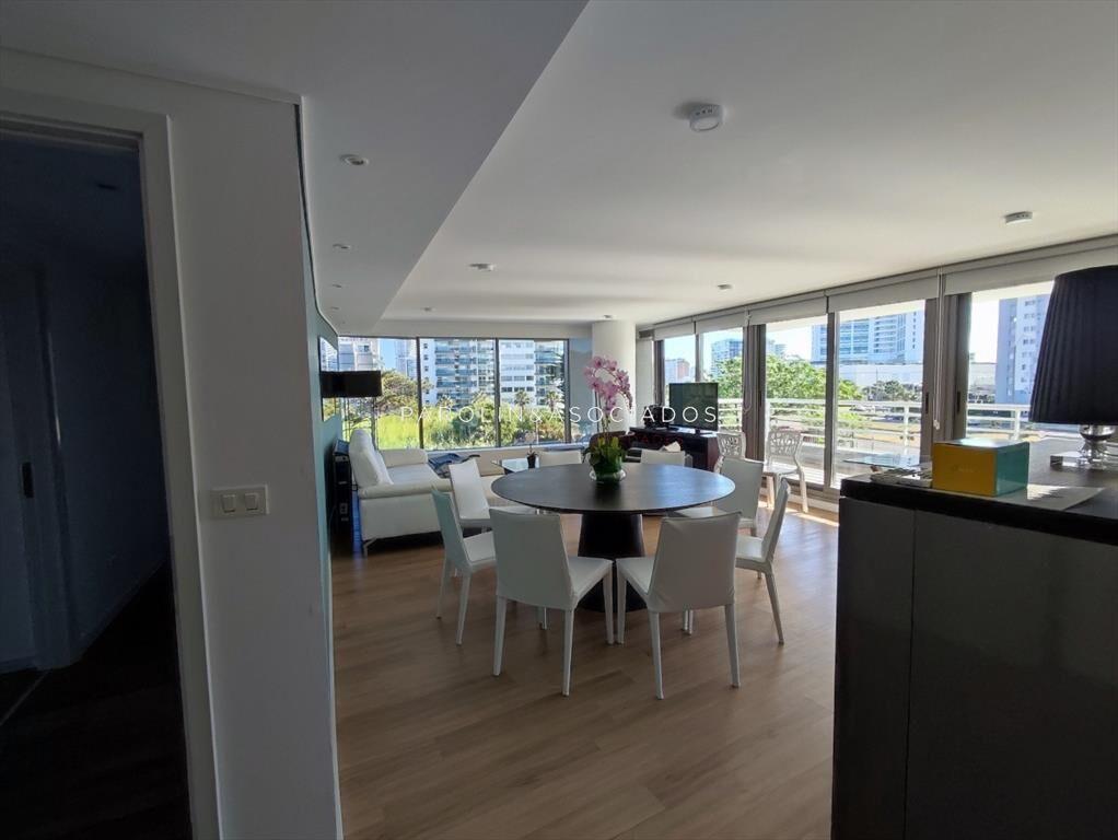 Apartamento en venta en Mansa, Punta del Este.