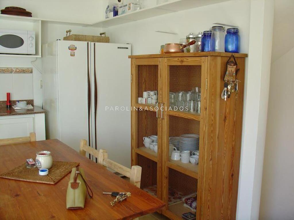 VENTA DE CASA DE 4 DORMITORIOS CON VISTA AL MAR