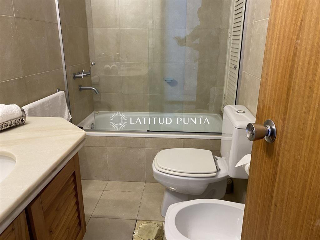 Apartamento en Roosevelt, 3 dormitorios más