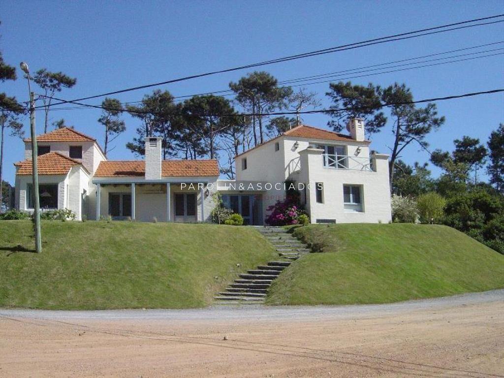 Casa en venta de 4 dormitorios en Montoya, Punta del Este.