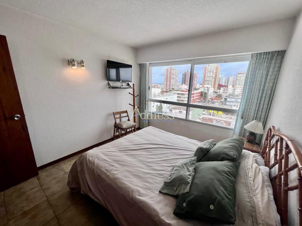 Departamento en edificio de categoría, consulte
