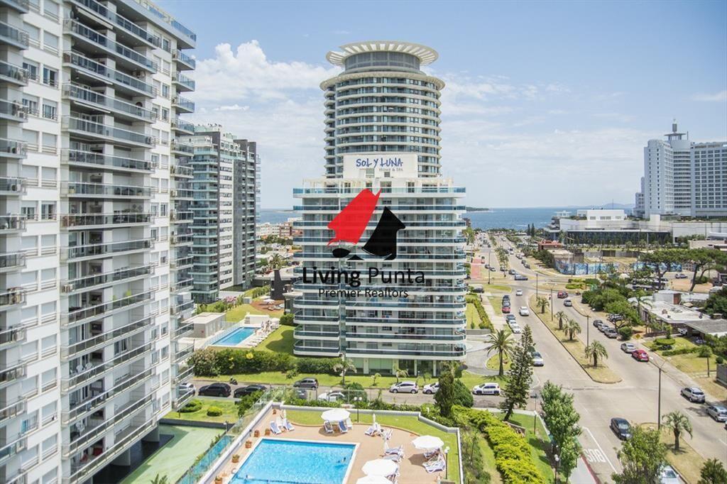 Vende apartamento de 2 dormitorios y medio en del