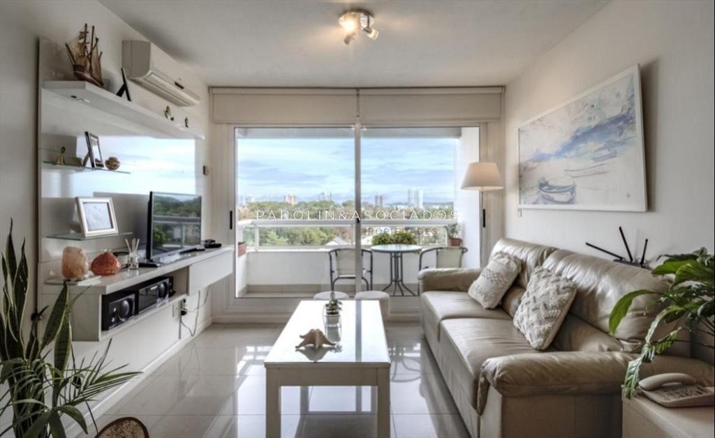 Apartamento en venta de 2 dormitorios en edificio