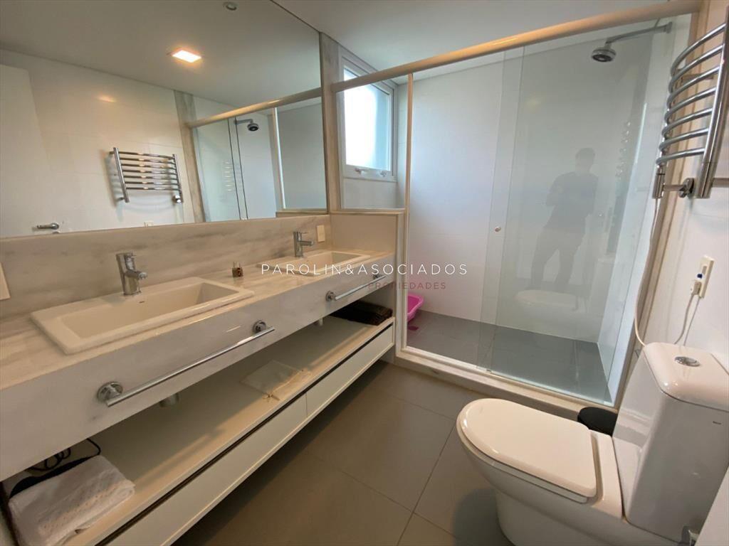 Casa en venta de 5 dormitorios en Mansa, Punta