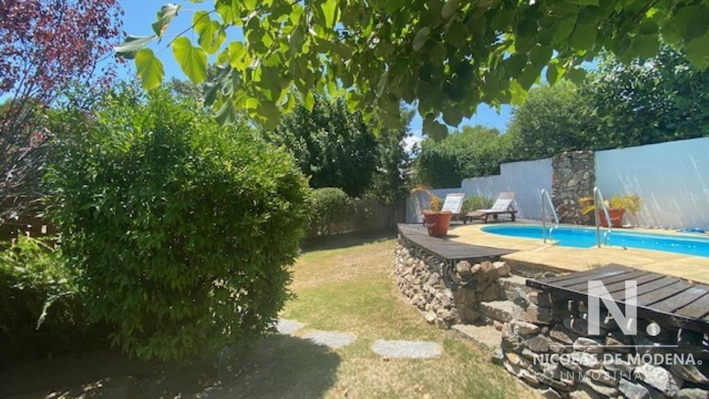 Casa en Pinares - Se acepta Permuta por Apartamento. Consul
