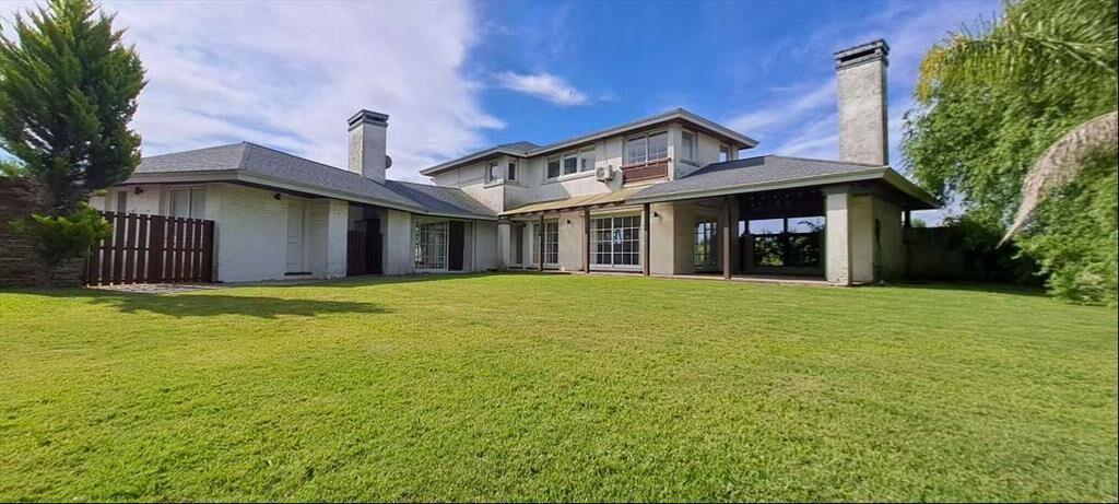 Venta Gran Residencia Colinas de Carrasco Vista al Lago 3 d