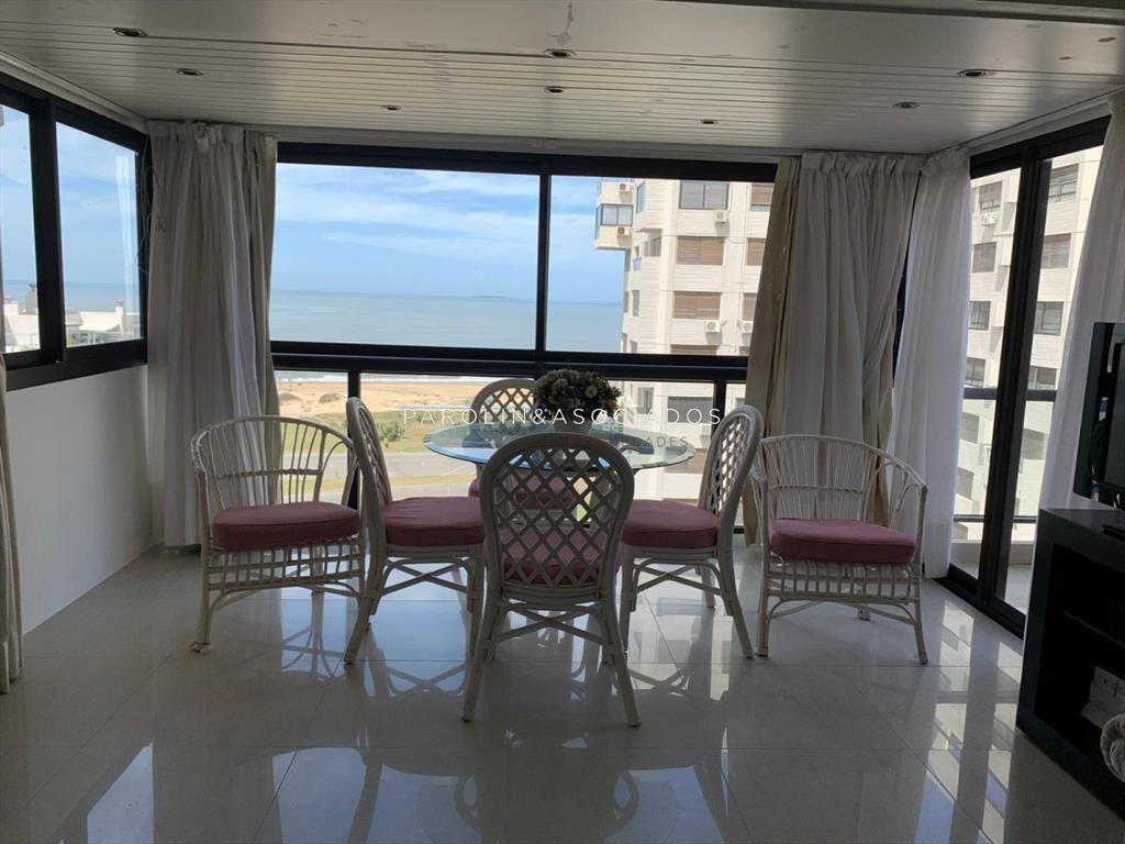 Apartamento en venta de 3 dormitorios en Center,