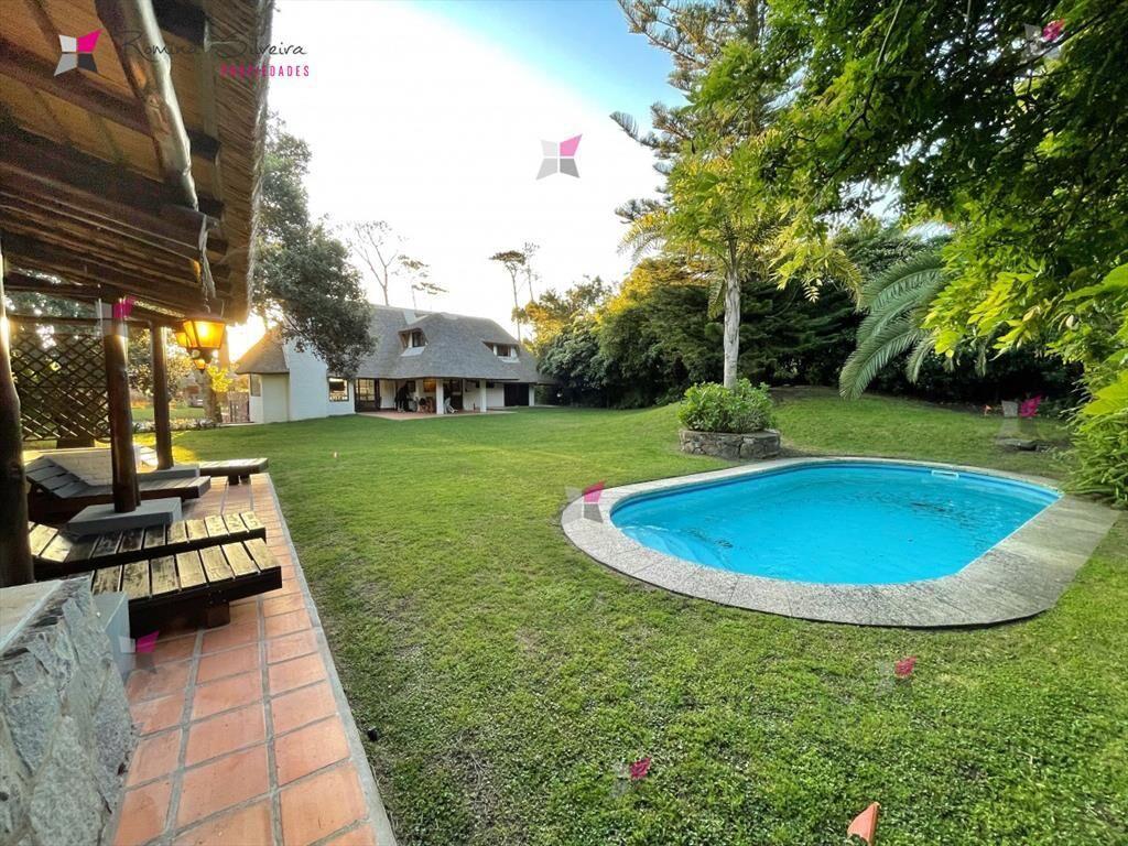 Amplia casa con piscina a 200 metros del mar