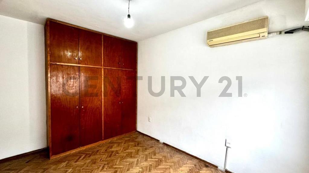 VENTA APARTAMENTO TRES CRUCES,1 DORMITORIO, 3er PISO ESCA...