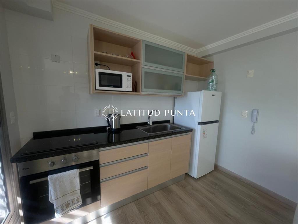 Apartamento en Roosevelt, 1 dormitorio, piso alto