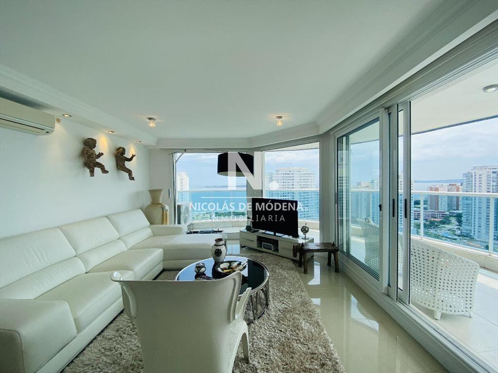 Apartamento en venta en de  3 dormitorios en  del
