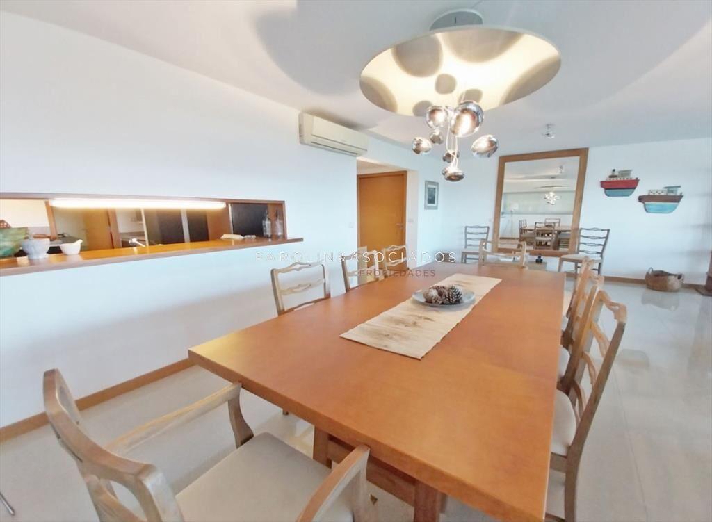 Apartamento en venta de 3 dormitorios + en Punta
